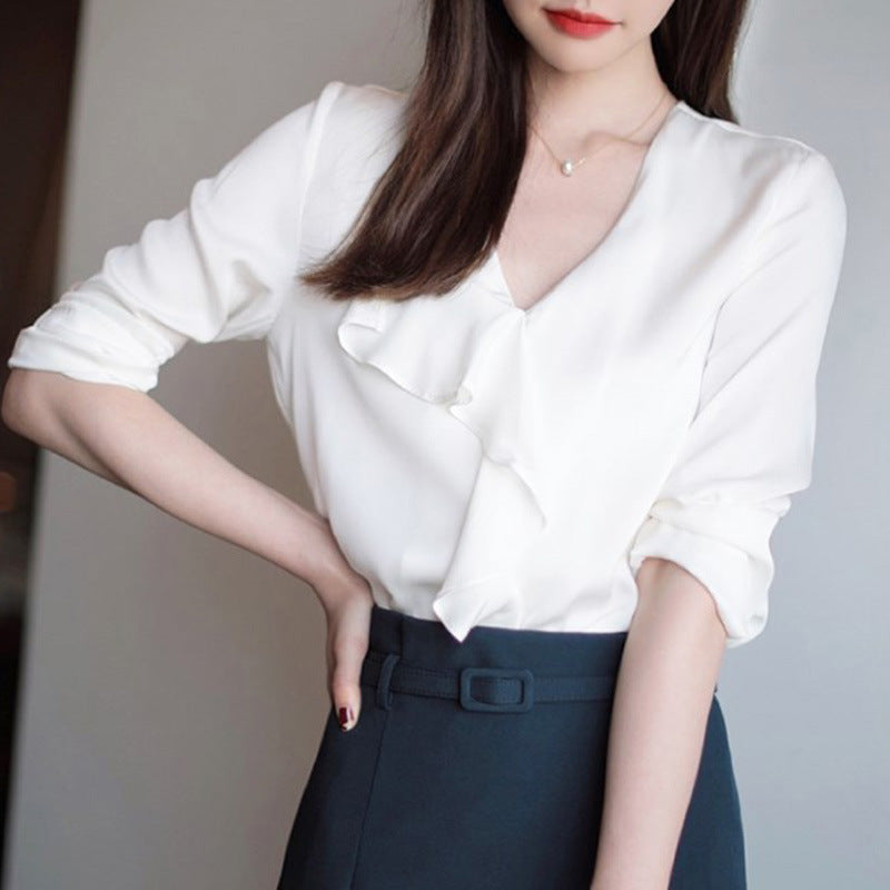 Camicia Bianca Minimalista con Scollo a V – Stile Elegante
