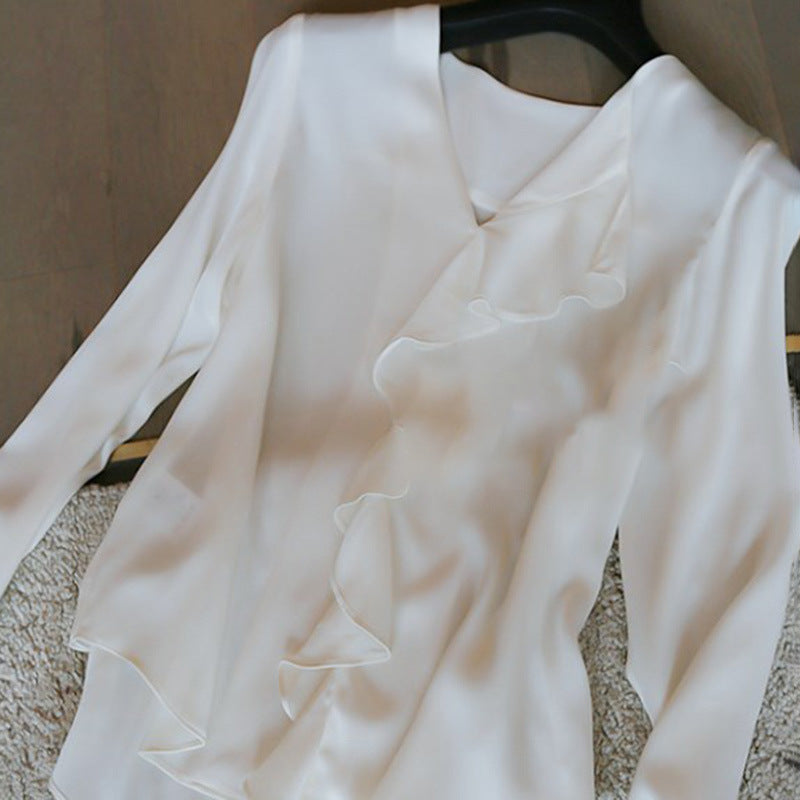 Camicia Bianca Minimalista con Scollo a V – Stile Elegante