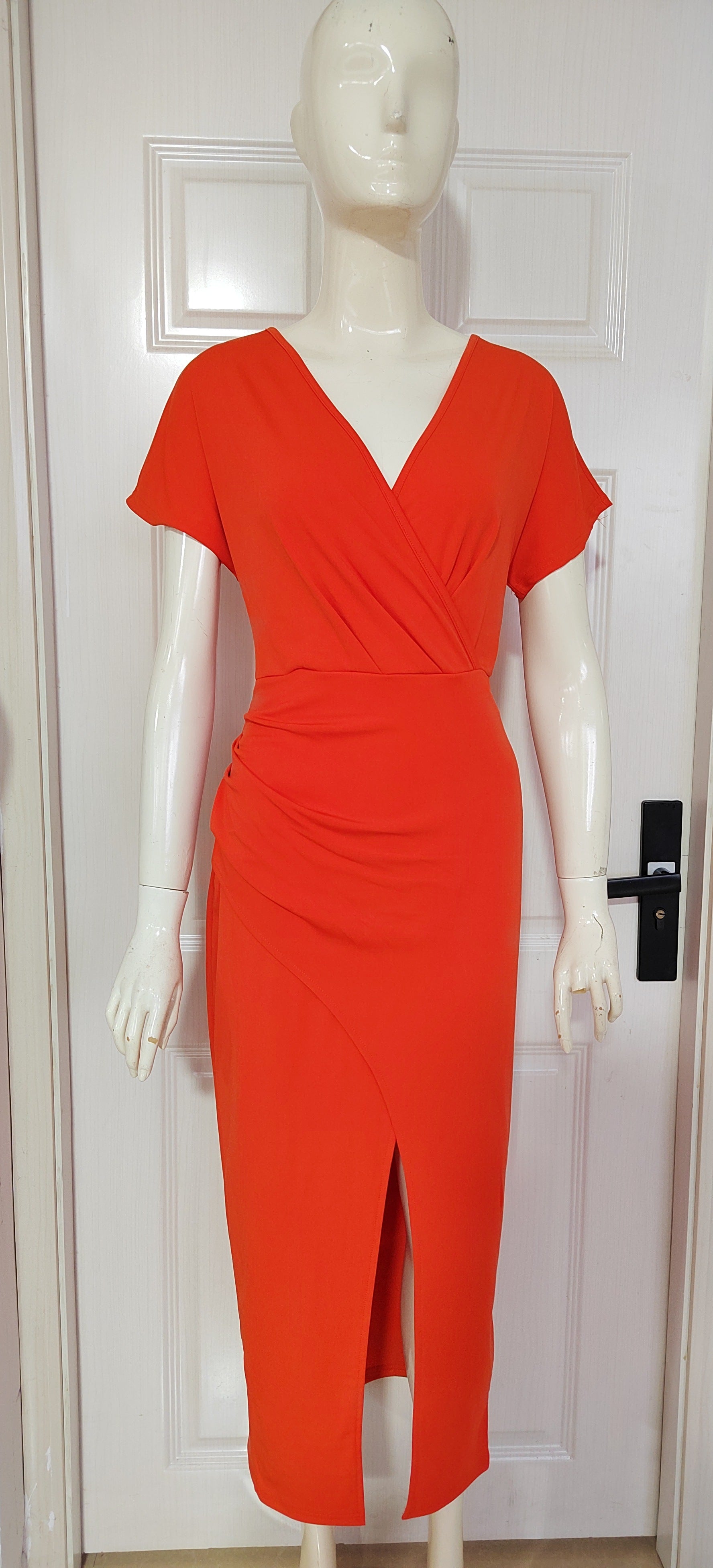 Vestito Slim Fit a Maniche Corte con Spacco e Scollo a V - Donna